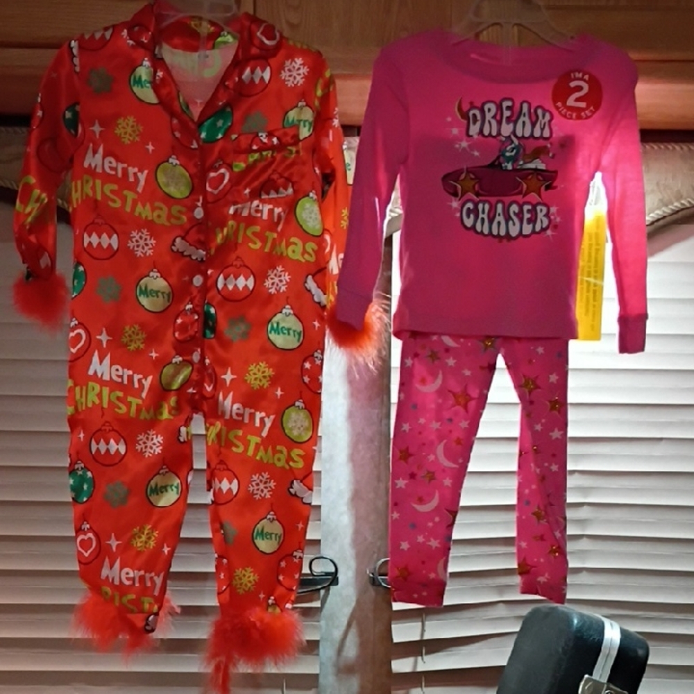 Kidgets Merry Christmas and Dream Chaser Pajama Set - Red and Pink